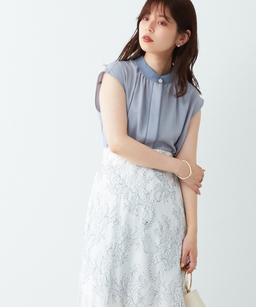 natural couture(ナチュラルクチュール)の「WEB限定カラー有り/シンプルだけど上品に決まる バイカラーデザインフレンチスリーブブラウス(シャツ/ブラウス・レディース・アイボリー/ブラック/ベージュ/ブルー/オレンジ/ドット・FREE)」の21枚目の写真