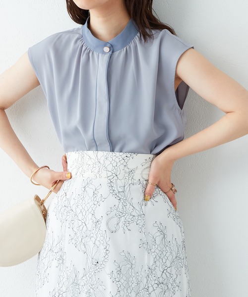 natural couture(ナチュラルクチュール)の「WEB限定カラー有り/シンプルだけど上品に決まる バイカラーデザインフレンチスリーブブラウス(シャツ/ブラウス・レディース・アイボリー/ブラック/ベージュ/ブルー/オレンジ/ドット・FREE)」の19枚目の写真