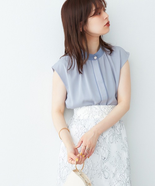 natural couture(ナチュラルクチュール)の「WEB限定カラー有り/シンプルだけど上品に決まる バイカラーデザインフレンチスリーブブラウス(シャツ/ブラウス・レディース・アイボリー/ブラック/ベージュ/ブルー/オレンジ/ドット・FREE)」の22枚目の写真