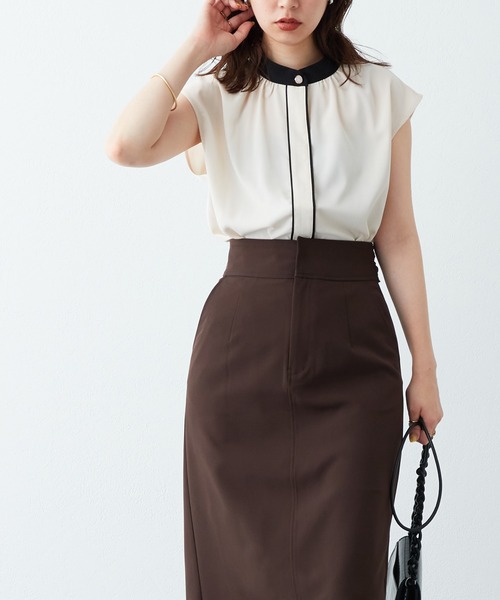 natural couture(ナチュラルクチュール)の「WEB限定カラー有り/シンプルだけど上品に決まる バイカラーデザインフレンチスリーブブラウス(シャツ/ブラウス・レディース・アイボリー/ブラック/ベージュ/ブルー/オレンジ/ドット・FREE)」の12枚目の写真