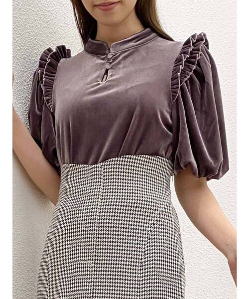 dazzlin（ダズリン）の「ベロアフリルショートトップス（Tシャツ/カットソー・レディース・ブラック/ベージュ/パープル/ブルー/グリーン・FREE）」の5枚目の写真