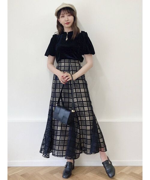 dazzlin（ダズリン）の「ベロアフリルショートトップス（Tシャツ/カットソー・レディース・ブラック/ベージュ/パープル/ブルー/グリーン・FREE）」の21枚目の写真