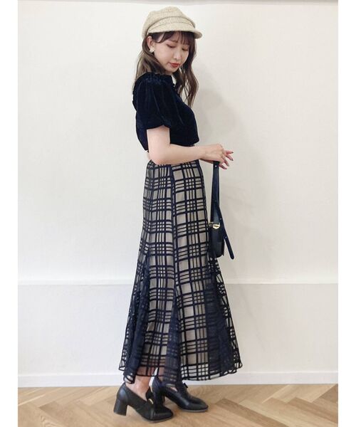 dazzlin（ダズリン）の「ベロアフリルショートトップス（Tシャツ/カットソー・レディース・ブラック/ベージュ/パープル/ブルー/グリーン・FREE）」の22枚目の写真