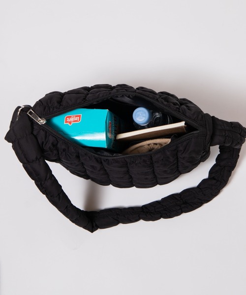 WEGO（ウィゴー）の「WEGO/キルティングBIGショルダーバッグ（ショルダーバッグ・レディース・ホワイト/ブラック・FREE）」の4枚目の写真