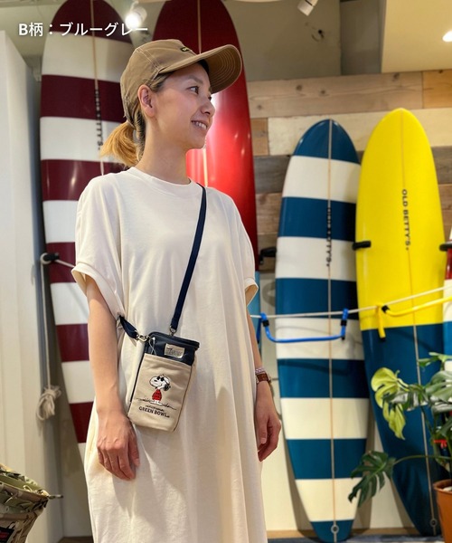 OLD BETTY'S(オールドベティーズ)の「SNOOPY Canvas Wallet Pouch(ショルダーバッグ・レディース・グリーン系その他/グリーン系その他2/レッド系その他/ブルー系その他2/ブルー系その他・FREE)」の4枚目の写真