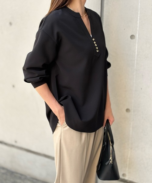 Emma Taylor（エマテイラー）の「イージーケアキーネックゴールド釦ロングスリーブブラウス（シャツ/ブラウス・レディース・ブラック/ベージュ/ネイビー/ライトベージュ/ブラック系その他/ベージュ系その他・FREE）」の11枚目の写真