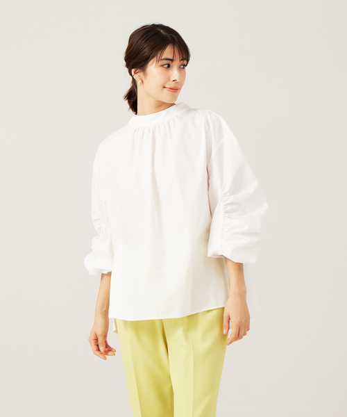 abahouse mavie(アバハウスマヴィ)の「袖ギャザースタンドカラーブラウス(シャツ/ブラウス・レディース・ホワイト/ブラック/ブラウン/マスタード・フリー)」の6枚目の写真