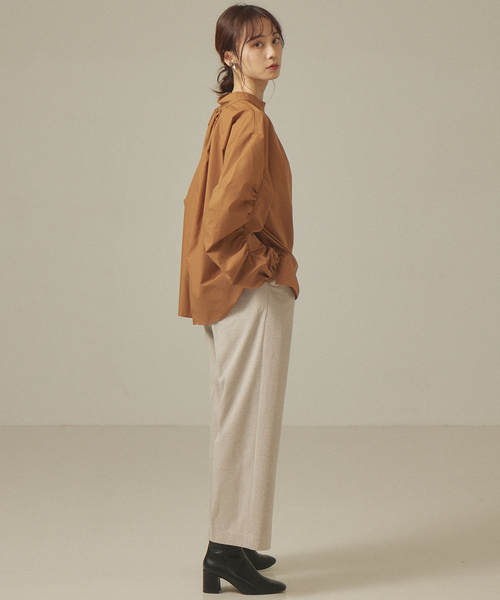 abahouse mavie(アバハウスマヴィ)の「袖ギャザースタンドカラーブラウス(シャツ/ブラウス・レディース・ホワイト/ブラック/ブラウン/マスタード・フリー)」の12枚目の写真