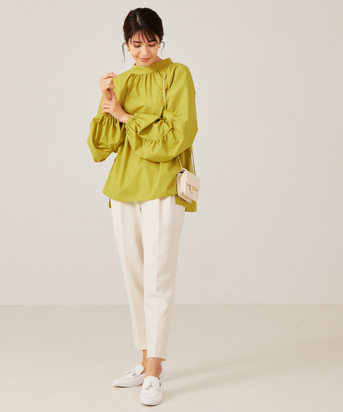 abahouse mavie(アバハウスマヴィ)の「袖ギャザースタンドカラーブラウス(シャツ/ブラウス・レディース・ホワイト/ブラック/ブラウン/マスタード・フリー)」の17枚目の写真