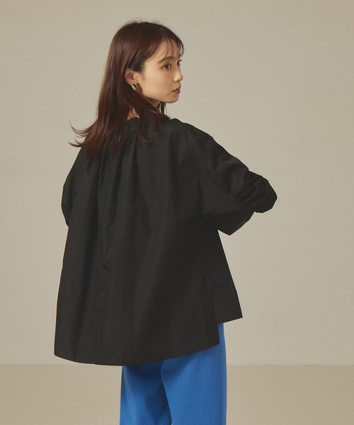 abahouse mavie(アバハウスマヴィ)の「袖ギャザースタンドカラーブラウス(シャツ/ブラウス・レディース・ホワイト/ブラック/ブラウン/マスタード・フリー)」の21枚目の写真