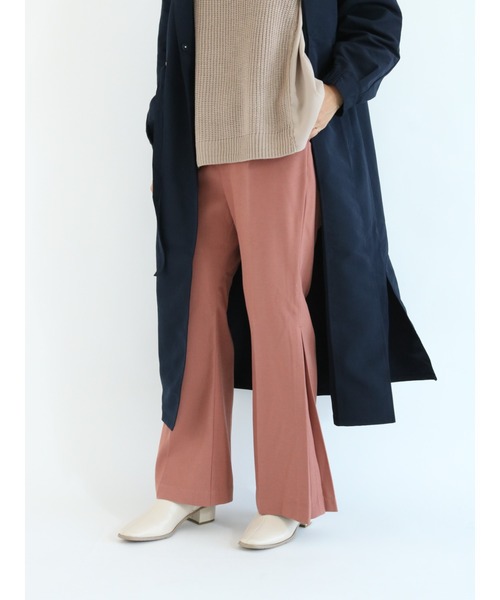 Te chichi TERRASSE(テチチテラス)の「フレアパンツ(その他パンツ・レディース・ベージュ/ネイビー/ピンク・フリ-)」の1枚目の写真