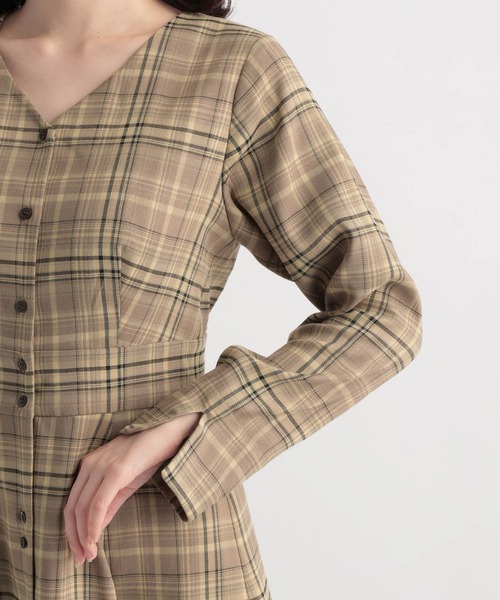 Andemiu(アンデミュウ)の「チェックVネックワンピース165334(ワンピース・レディース・ベージュ/ブルー・FREE)」の10枚目の写真