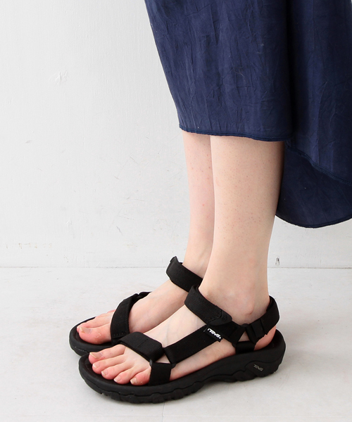 Ray BEAMS（レイビームス）の「Teva / ハリケーン XLT サンダル（サンダル・レディース・ブラック/ホワイト・8/6/5/7）」の19枚目の写真