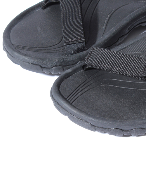 Ray BEAMS（レイビームス）の「Teva / ハリケーン XLT サンダル（サンダル・レディース・ブラック/ホワイト・8/6/5/7）」の4枚目の写真