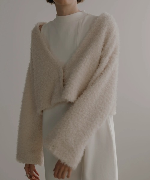 WILLFULLY(ウィルフリー)の「v neck poodle shaggy bolero(カーディガン/ボレロ・レディース・ブラック/ホワイト系・FREE)」の2枚目の写真