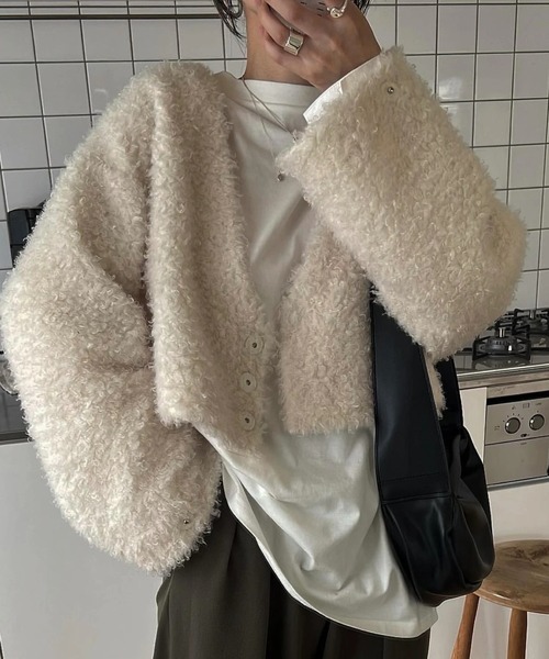 WILLFULLY(ウィルフリー)の「v neck poodle shaggy bolero(カーディガン/ボレロ・レディース・ブラック/ホワイト系・FREE)」の17枚目の写真