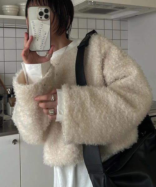 WILLFULLY(ウィルフリー)の「v neck poodle shaggy bolero(カーディガン/ボレロ・レディース・ブラック/ホワイト系・FREE)」の4枚目の写真