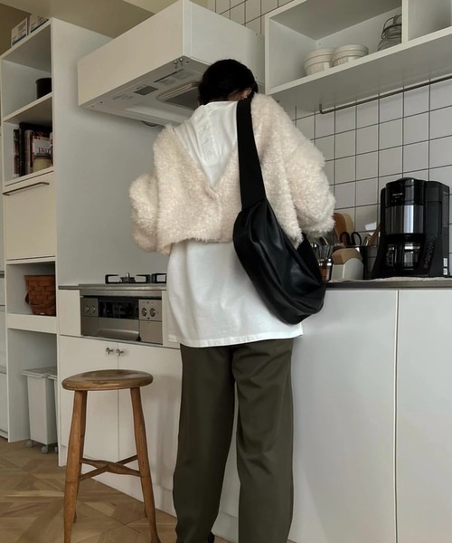 WILLFULLY(ウィルフリー)の「v neck poodle shaggy bolero(カーディガン/ボレロ・レディース・ブラック/ホワイト系・FREE)」の21枚目の写真