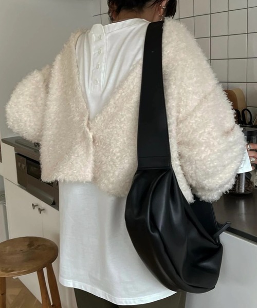 WILLFULLY(ウィルフリー)の「v neck poodle shaggy bolero(カーディガン/ボレロ・レディース・ブラック/ホワイト系・FREE)」の5枚目の写真