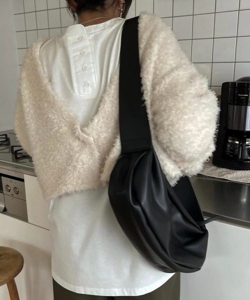 WILLFULLY(ウィルフリー)の「v neck poodle shaggy bolero(カーディガン/ボレロ・レディース・ブラック/ホワイト系・FREE)」の15枚目の写真