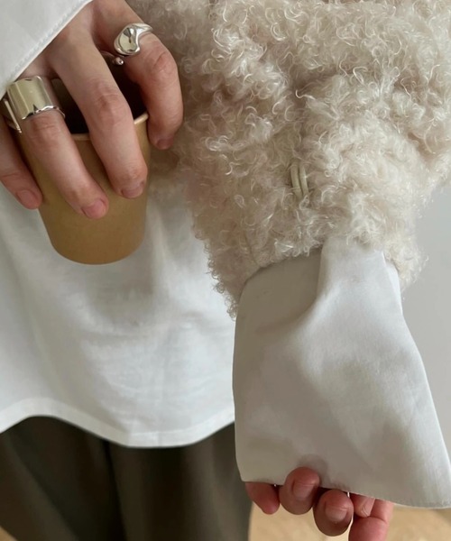 WILLFULLY(ウィルフリー)の「v neck poodle shaggy bolero(カーディガン/ボレロ・レディース・ブラック/ホワイト系・FREE)」の12枚目の写真