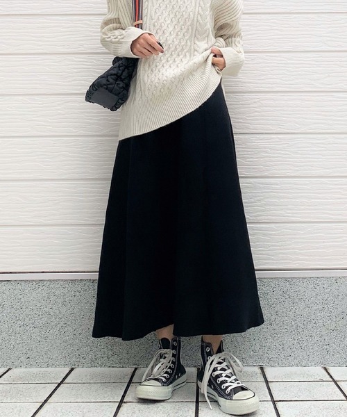 Q(キュー)の「ニットフレアスカート(スカート・レディース・キャメル/ブラック・MEDIUM)」の2枚目の写真