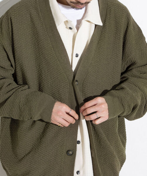 GLOSTER（グロスター）の「【ユニセックス対応】【GLOSTER/グロスター】カラーブークレ Vネック オーバーカーディガン ドロップショルダー（カーディガン/ボレロ・メンズ・ブラック/オリーブ/イエロー/オレンジ/ブルー・S/M/L）」の19枚目の写真