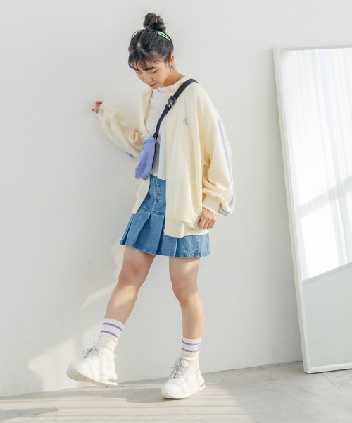 repipi armario（レピピ アルマリオ）の「カレッジロゴシシュウTシャツ（Tシャツ/カットソー・キッズ・ホワイト系その他/ホワイト系その他2/ブラック/グレー/グリーン/パープル/コーラル/ホワイト系その他3/ホワイト系その他4/ライム/ブルー/オレンジ系・SMALL/MEDIUM/LARGE）」の21枚目の写真