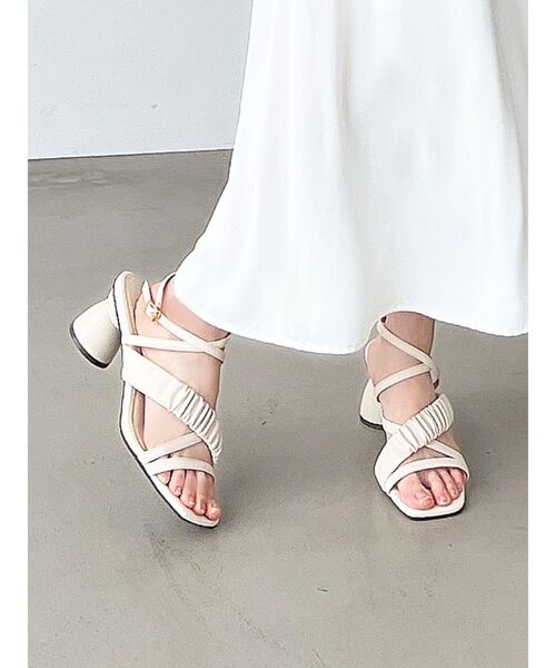 RESEXXY（リゼクシー）の「ギャザーポイントサンダル（サンダル・レディース・ブラック/グリーン/アイボリー・SMALL/MEDIUM/LARGE）」の2枚目の写真