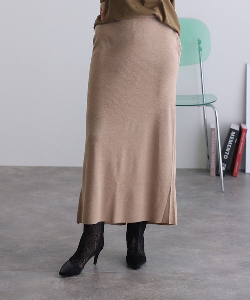 ElegChic（エレグシック）の「クレリック タイト ニット スカート （スカート・レディース・ブラック/グレイッシュベージュ/ネイビー・L/3L/5L）」の2枚目の写真