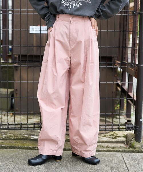 FREAK'S STORE（フリークスストア）の「CLOWN PANTS/タックカーブパンツ/クラウンパンツ(バルーンパンツ) / カーブパンツ（チノパンツ・レディース・キャメル/ピンク/ブラック/オフホワイト/ブラウン/レッド/ネイビー/オリーブ・SMALL/MEDIUM）」の8枚目の写真