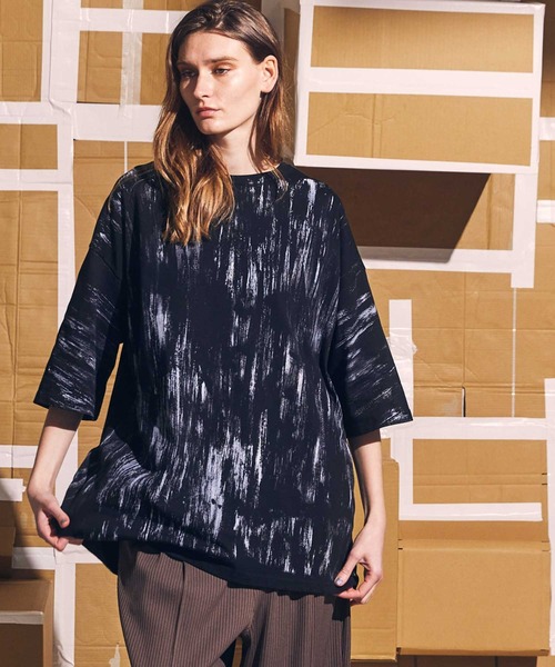 MAISON SPECIAL(メゾンスペシャル)の「《ユニセックスアイテム》ハンドプリントフローオーバーサイズクルーネックTシャツ【MAISON SPECIAL/メゾンスペシャル】(Tシャツ/カットソー・メンズ・ブラック/ホワイト・1/2/0)」の2枚目の写真