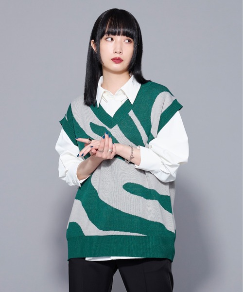 Ellno Loset（エルノロゼット）の「マーブルニットベスト（ベスト・メンズ・ブラック/グリーン・LARGE/MEDIUM）」の2枚目の写真