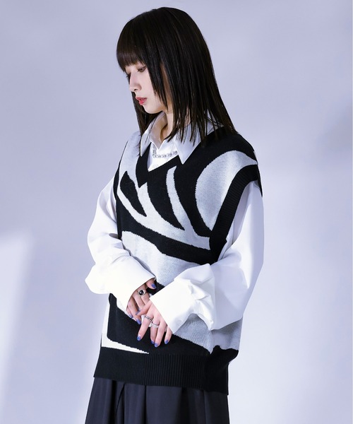 Ellno Loset（エルノロゼット）の「マーブルニットベスト（ベスト・メンズ・ブラック/グリーン・LARGE/MEDIUM）」の16枚目の写真