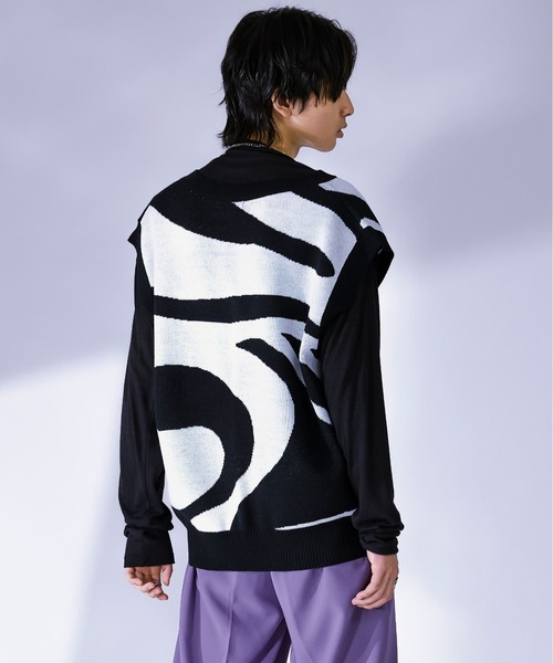Ellno Loset（エルノロゼット）の「マーブルニットベスト（ベスト・メンズ・ブラック/グリーン・LARGE/MEDIUM）」の17枚目の写真