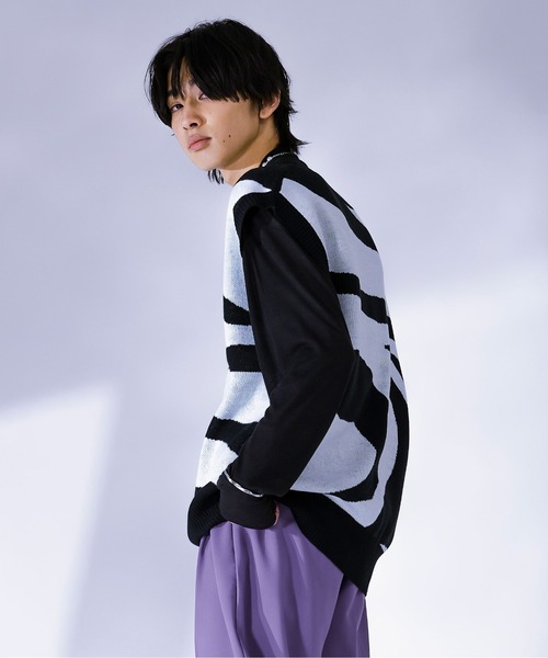 Ellno Loset（エルノロゼット）の「マーブルニットベスト（ベスト・メンズ・ブラック/グリーン・LARGE/MEDIUM）」の10枚目の写真