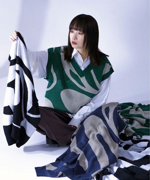 Ellno Loset（エルノロゼット）の「マーブルニットベスト（ベスト・メンズ・ブラック/グリーン・LARGE/MEDIUM）」の15枚目の写真