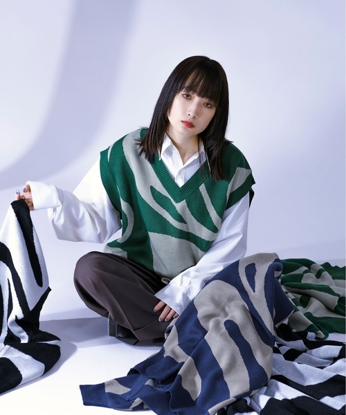 Ellno Loset（エルノロゼット）の「マーブルニットベスト（ベスト・メンズ・ブラック/グリーン・LARGE/MEDIUM）」の8枚目の写真