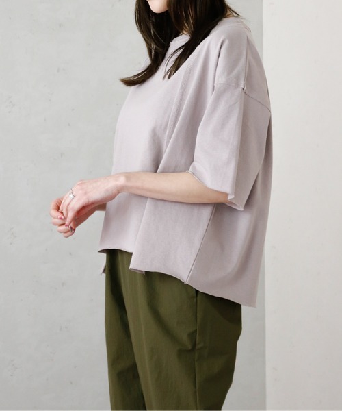 Per sist ence(パーシエンス)の「Per sist ence/パーシエンス デザインヘムカットオフTシャツ(Tシャツ/カットソー・レディース・グレイッシュベージュ/カーキ/オフホワイト・FREE)」の21枚目の写真