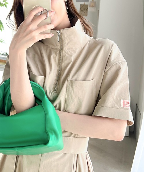 Java（ジャバ）の「《JaVaジャバ 別注》大人のワークテイスト。コットンライクハーフジップワンピース（ワンピース・レディース・ブラック/カーキ/ベージュ/キャメル・LARGE/MEDIUM/SMALL/X-LARGE）」の5枚目の写真