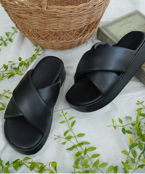 Fabby fabby（ファビィーファビィー）の「クロスベルト厚底サンダル（サンダル・レディース・ブラック/ベージュ/オフホワイト・SMALL/MEDIUM/LARGE）」の10枚目の写真