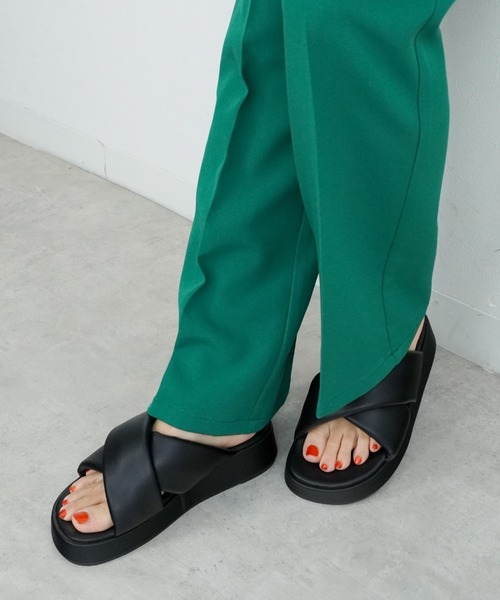 Fabby fabby（ファビィーファビィー）の「クロスベルト厚底サンダル（サンダル・レディース・ブラック/ベージュ/オフホワイト・SMALL/MEDIUM/LARGE）」の12枚目の写真