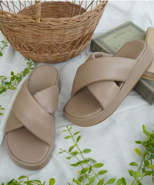 Fabby fabby（ファビィーファビィー）の「クロスベルト厚底サンダル（サンダル・レディース・ブラック/ベージュ/オフホワイト・SMALL/MEDIUM/LARGE）」の16枚目の写真