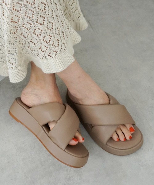 Fabby fabby（ファビィーファビィー）の「クロスベルト厚底サンダル（サンダル・レディース・ブラック/ベージュ/オフホワイト・SMALL/MEDIUM/LARGE）」の19枚目の写真