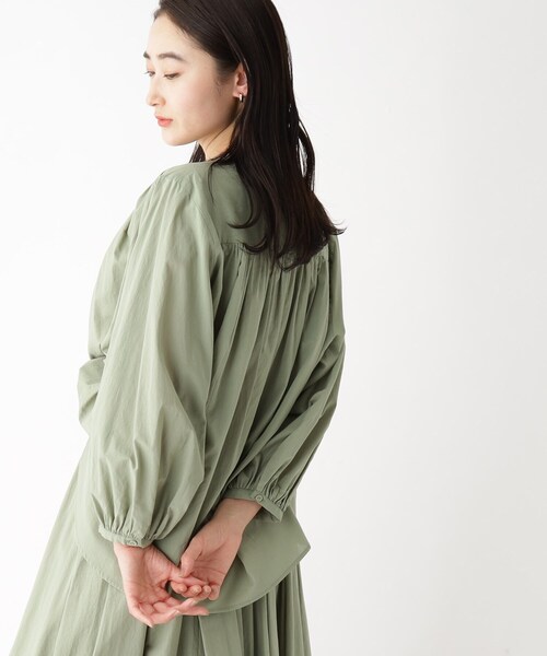 OPAQUE.CLIP（オペークドットクリップ）の「◆【大草直子さんコラボ】コットンギャザーブラウス セットアップ対応（シャツ/ブラウス・レディース・ライトグリーン/サンドベージュ/オレンジ・40/38/36）」の10枚目の写真