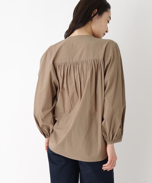OPAQUE.CLIP（オペークドットクリップ）の「◆【大草直子さんコラボ】コットンギャザーブラウス セットアップ対応（シャツ/ブラウス・レディース・ライトグリーン/サンドベージュ/オレンジ・40/38/36）」の5枚目の写真