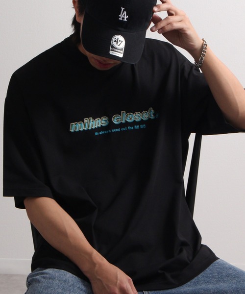 mihns closet(ミンズクローゼット)の「【mihns closet/ミンズクローゼット】中空糸天竺ロゴプリント半袖ビッグシルエットTシャツ(Tシャツ/カットソー・メンズ・ホワイト/ブラック系その他/ホワイト系その他/ブラック・M/L)」の1枚目の写真