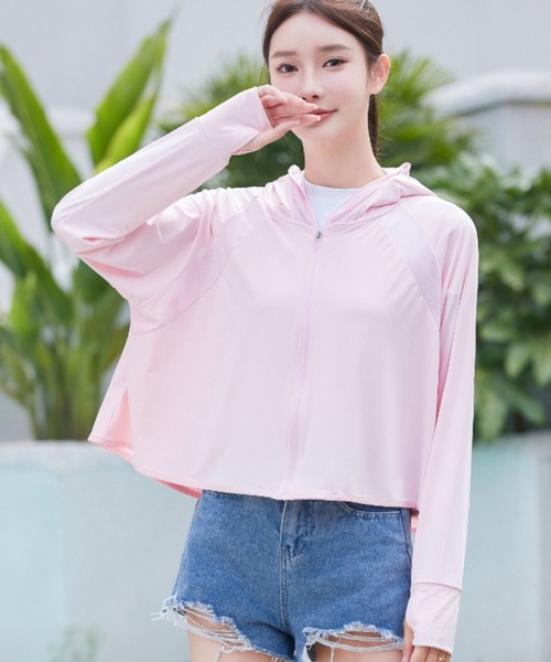 Coo+i（クーイ）の「UPF50+ 冷感ツバ付きUVカットパーカー  ショート丈type（パーカー・レディース・ピンク/ホワイト/ラベンダー/カーキ/モカ/グレー/ブルー/スモークピンク/ブルー系その他・FREE）」の8枚目の写真