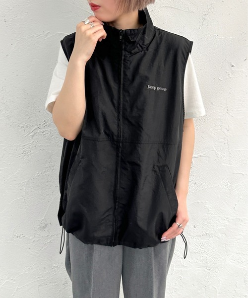 apres jour mignon(アプレジュールミニョン)の「スタンドネックナイロンベスト【ZOZOTOWN限定アイテム】(ベスト・レディース・ブラック/グレー/オフホワイト/ネイビー・X-LARGE/フリー)」の13枚目の写真