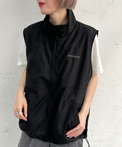 apres jour mignon(アプレジュールミニョン)の「スタンドネックナイロンベスト【ZOZOTOWN限定アイテム】(ベスト・レディース・ブラック/グレー/オフホワイト/ネイビー・X-LARGE/フリー)」の12枚目の写真